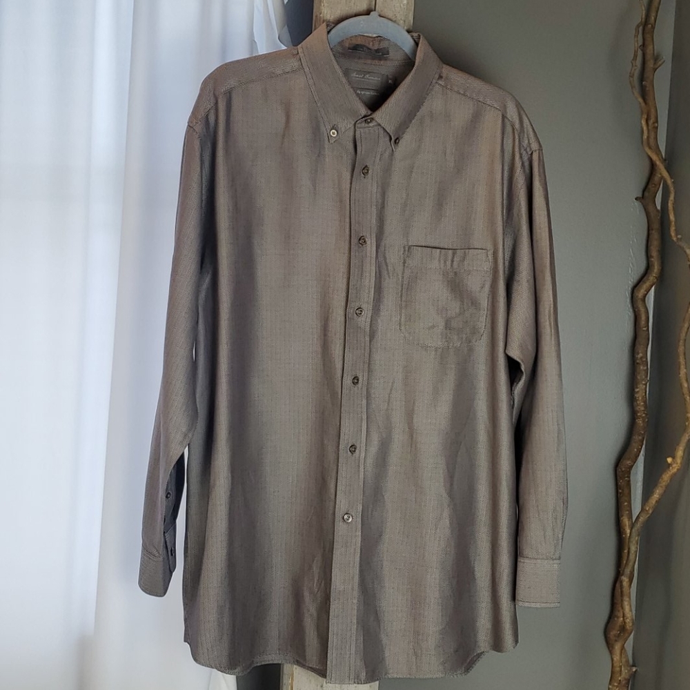 Daniel Cremieux brown long sleeved button-down shirt in size X-Large